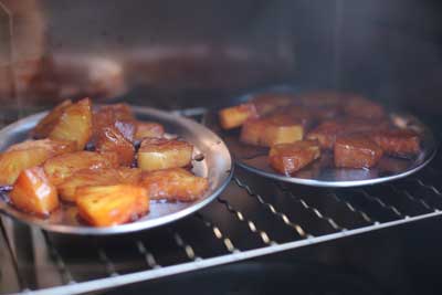 Wędzony ananas z solonym karmelem