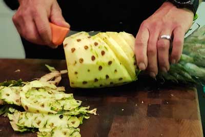 Wędzony ananas z solonym karmelem