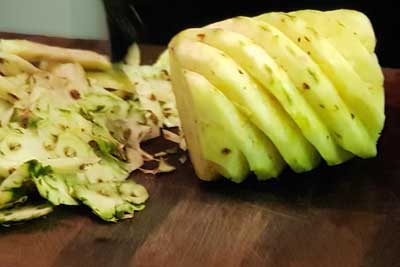 Wędzony ananas z solonym karmelem